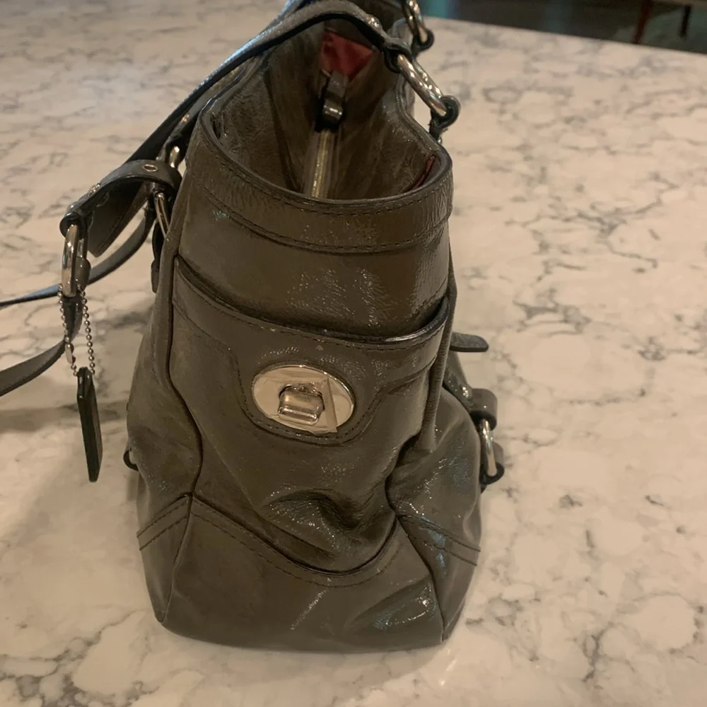 COACH Gallery Tote Handbag in Glossy Gray Patent Leather - Picture 6 of 8